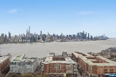 6040 Boulevard East West New York NJ 07093
