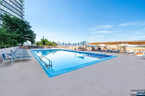 6040 Boulevard East West New York NJ 07093