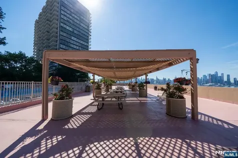 6040 Boulevard East West New York NJ 07093