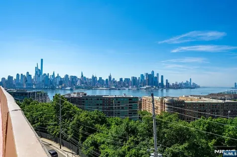 6040 Boulevard East West New York NJ 07093