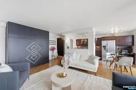 6040 Boulevard East West New York NJ 07093