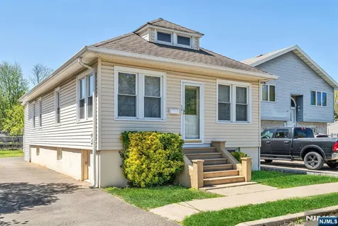 54 Gall Avenue Elmwood Park NJ 07407
