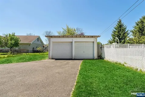 54 Gall Avenue Elmwood Park NJ 07407