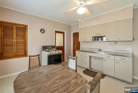 54 Gall Avenue Elmwood Park NJ 07407