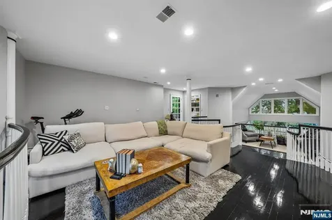 3 Kips Ridge Montclair NJ 07042