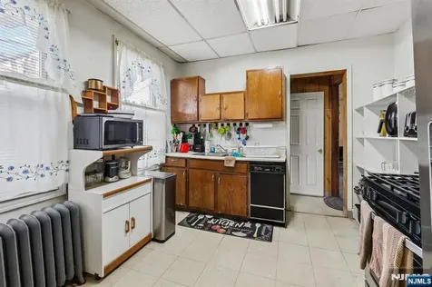 86 Burchard Avenue East Orange NJ 07017