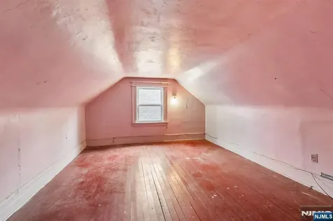 86 Burchard Avenue East Orange NJ 07017