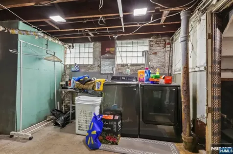 86 Burchard Avenue East Orange NJ 07017