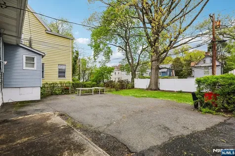 86 Burchard Avenue East Orange NJ 07017
