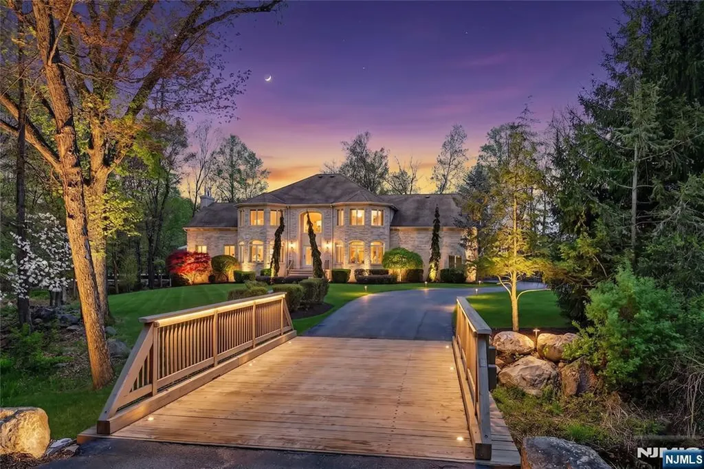 9 Heller Court Mahwah NJ 07430