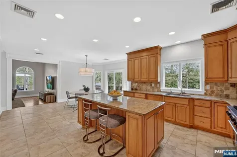 9 Heller Court Mahwah NJ 07430