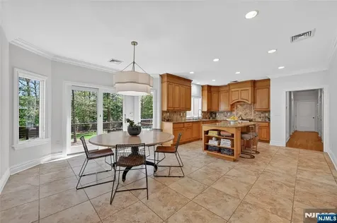 9 Heller Court Mahwah NJ 07430