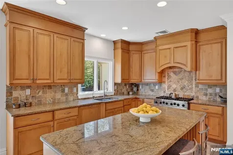 9 Heller Court Mahwah NJ 07430