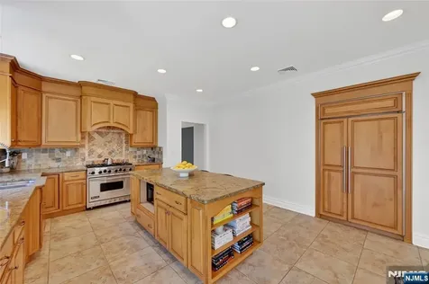 9 Heller Court Mahwah NJ 07430