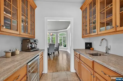 9 Heller Court Mahwah NJ 07430