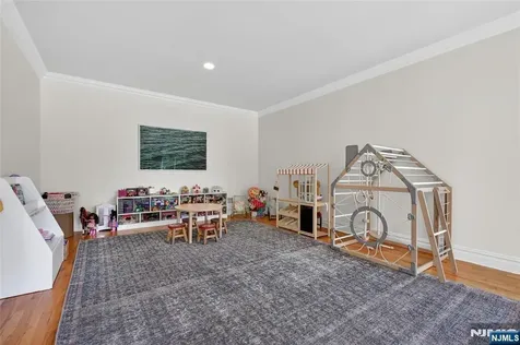 9 Heller Court Mahwah NJ 07430
