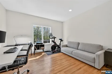 9 Heller Court Mahwah NJ 07430