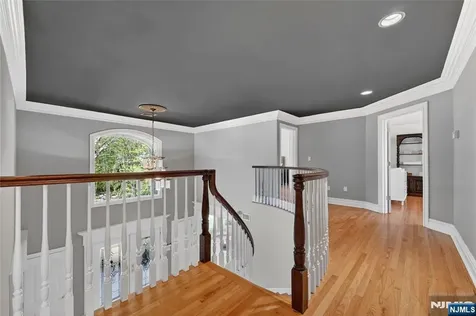 9 Heller Court Mahwah NJ 07430