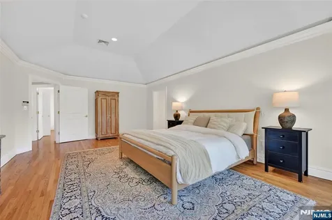9 Heller Court Mahwah NJ 07430