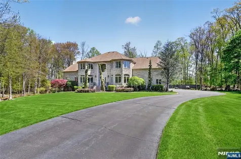 9 Heller Court Mahwah NJ 07430