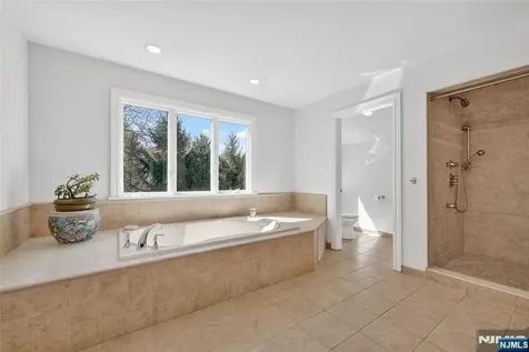 9 Heller Court Mahwah NJ 07430