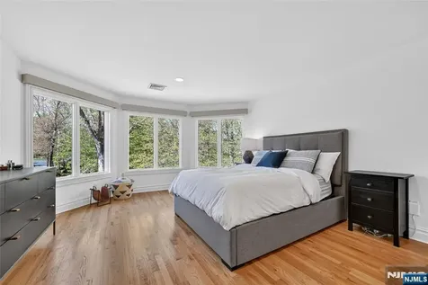 9 Heller Court Mahwah NJ 07430