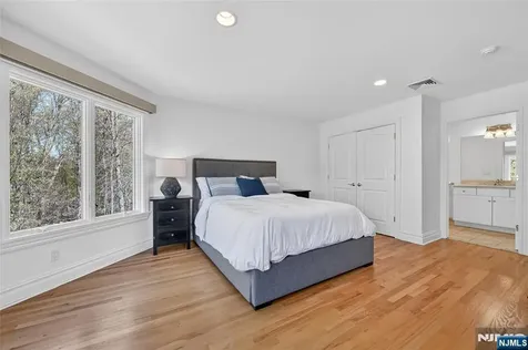 9 Heller Court Mahwah NJ 07430