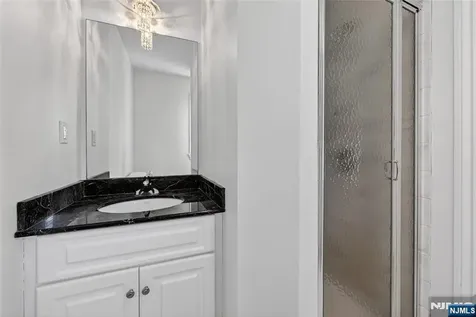 9 Heller Court Mahwah NJ 07430
