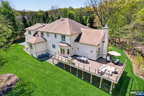 9 Heller Court Mahwah NJ 07430