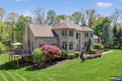 9 Heller Court Mahwah NJ 07430