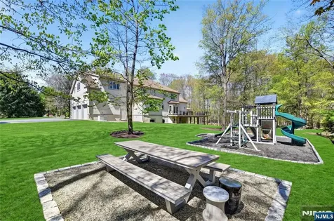 9 Heller Court Mahwah NJ 07430