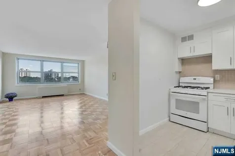 2000 Linwood Avenue Fort Lee NJ 07024