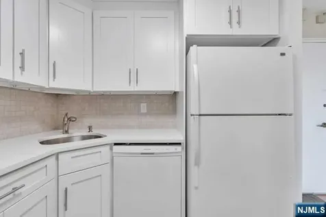 2000 Linwood Avenue Fort Lee NJ 07024