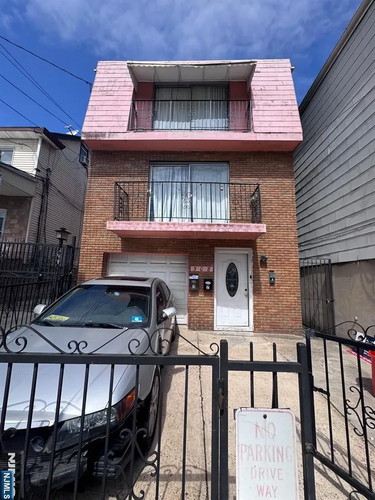 308 5th Street Union City NJ 07087