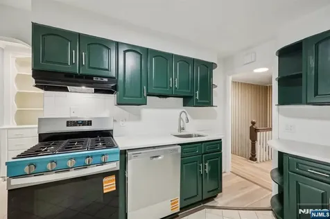 320 Orient Way Rutherford NJ 07070