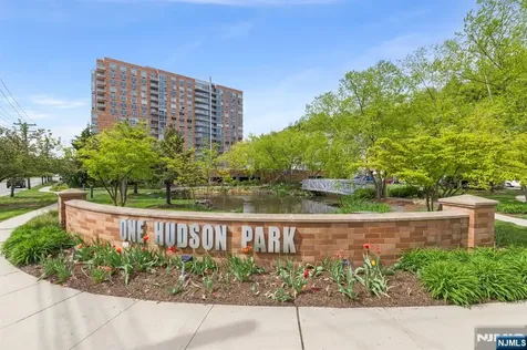 310 Hudson Park Edgewater NJ 07020