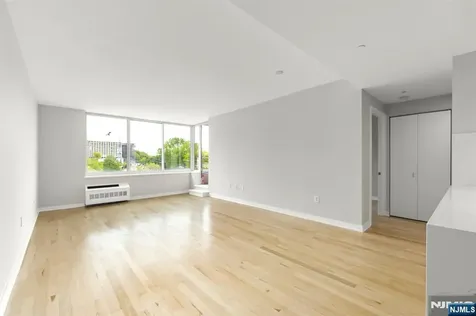310 Hudson Park Edgewater NJ 07020