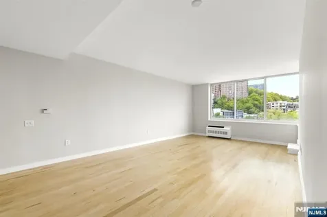310 Hudson Park Edgewater NJ 07020