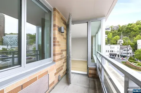 310 Hudson Park Edgewater NJ 07020