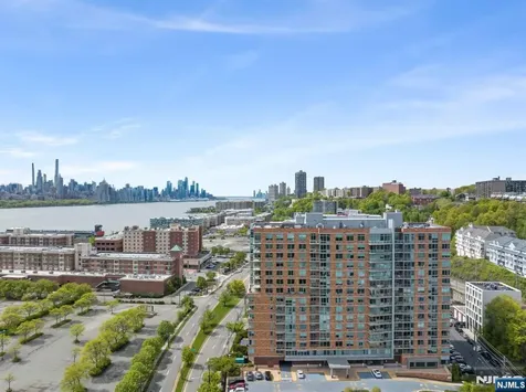 310 Hudson Park Edgewater NJ 07020