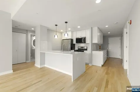 310 Hudson Park Edgewater NJ 07020