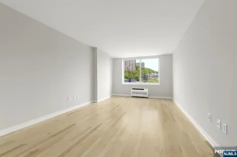 310 Hudson Park Edgewater NJ 07020