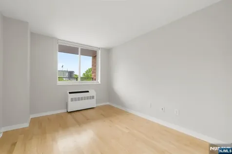 310 Hudson Park Edgewater NJ 07020