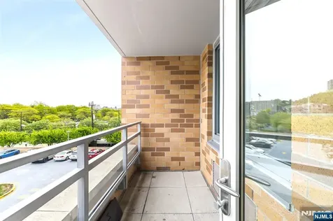 310 Hudson Park Edgewater NJ 07020