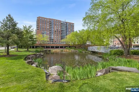 310 Hudson Park Edgewater NJ 07020