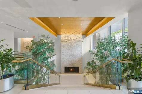 310 Hudson Park Edgewater NJ 07020