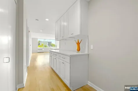 310 Hudson Park Edgewater NJ 07020