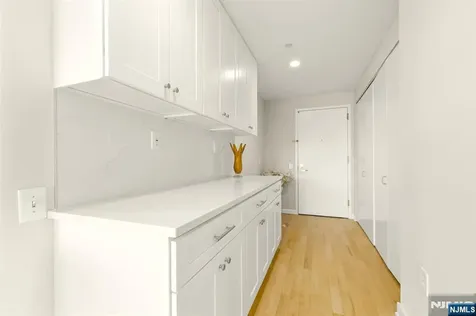 310 Hudson Park Edgewater NJ 07020