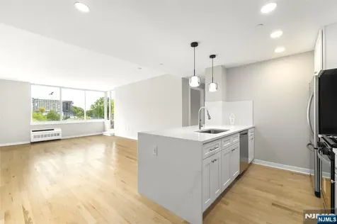 310 Hudson Park Edgewater NJ 07020