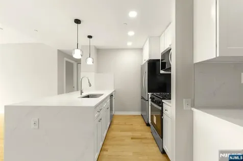 310 Hudson Park Edgewater NJ 07020
